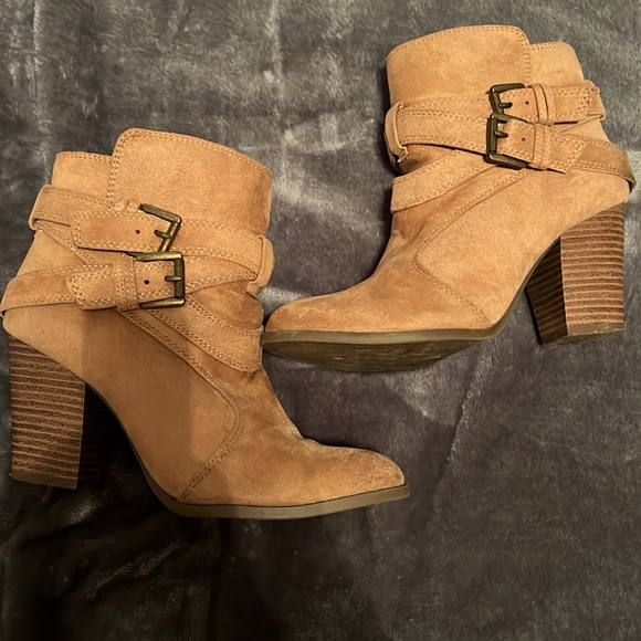 Light brown Charlotte Russe boots, size 7 - Picture 2 of 2
